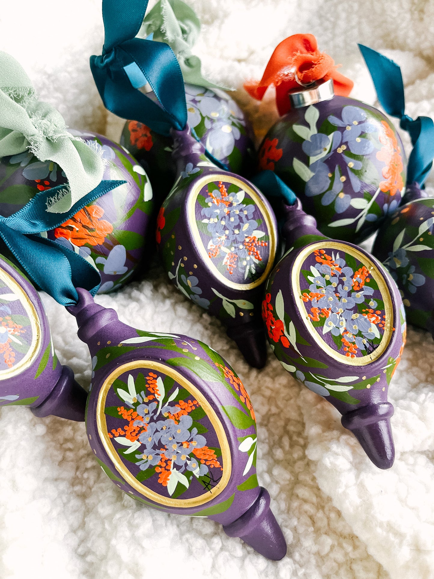 Hydrangea in Fig | Globe 2023 Hand-Painted Christmas Ornaments